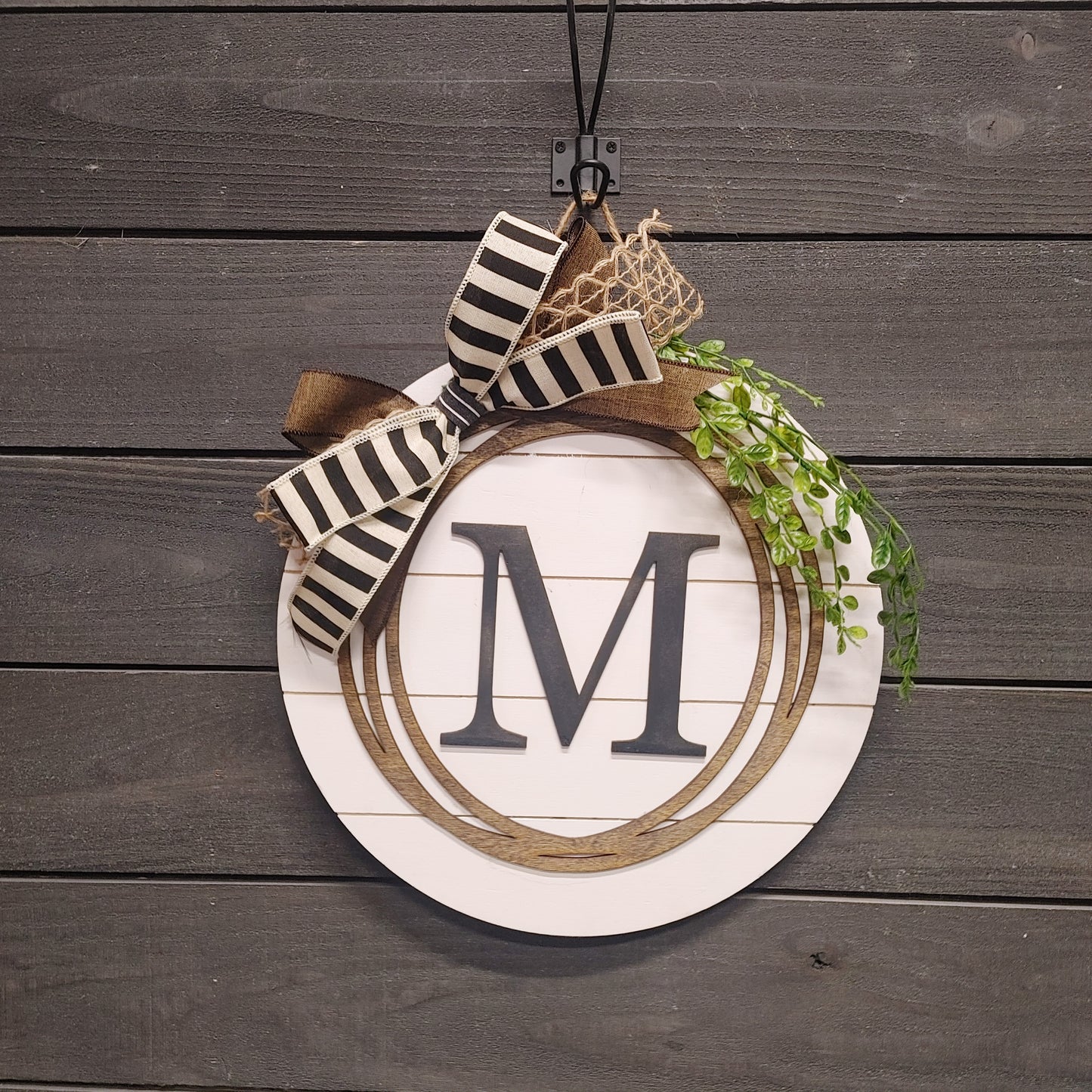 ROUND INITIAL DOOR HANGER