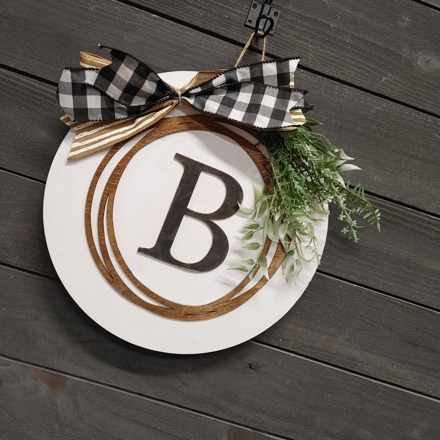 ROUND INITIAL DOOR HANGER