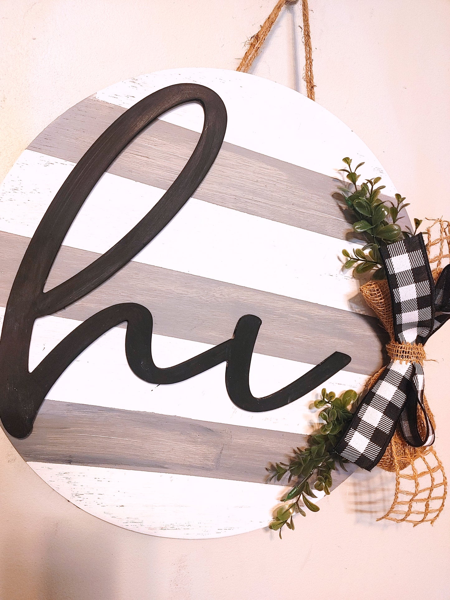 18" 3D "hi" Gray + White Stripes