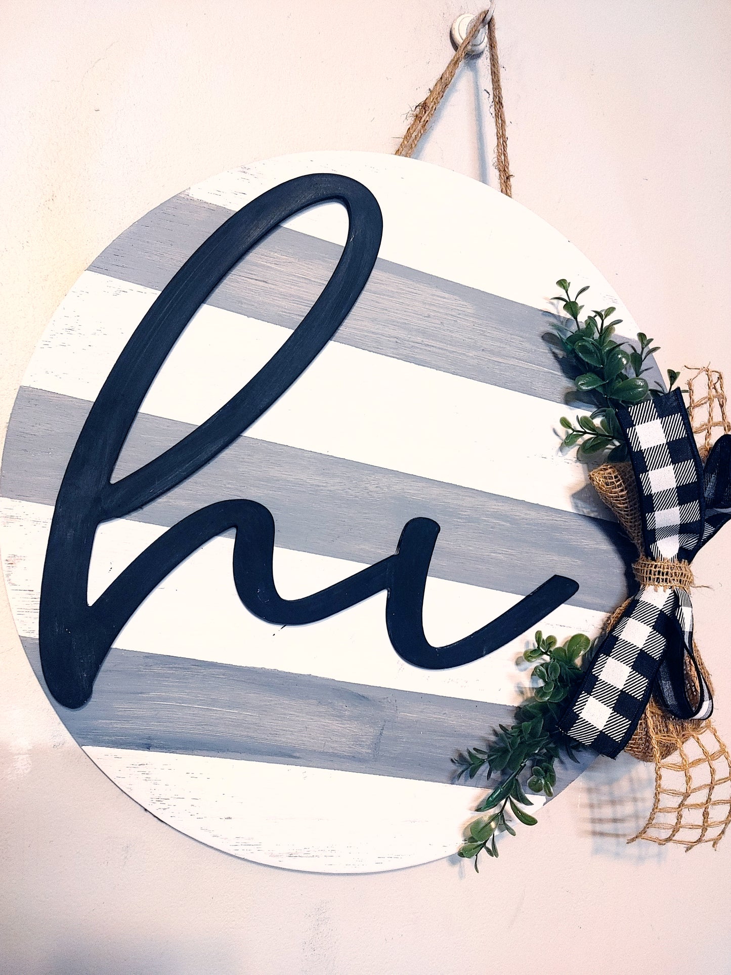 18" 3D "hi" Gray + White Stripes