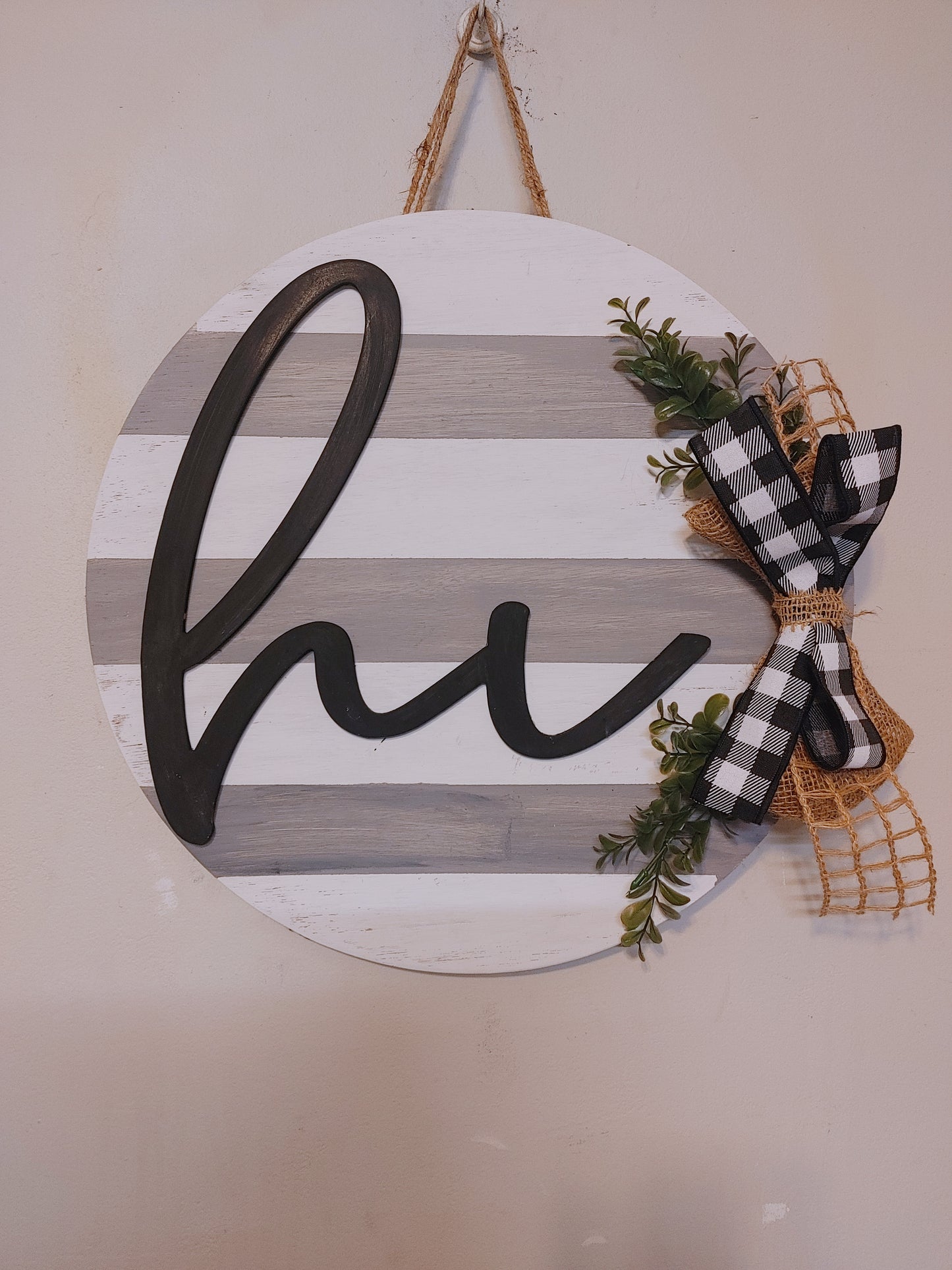 18" 3D "hi" Gray + White Stripes